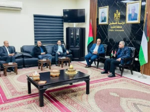 قلقيلية: المحافظ يلتقي وكيل وزارة العمل ويبحث معه عدد من القضايا